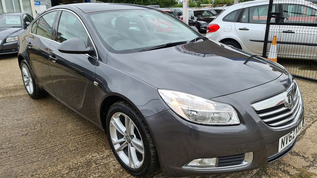 VAUXHALL Insignia EXCLUSIV 2.0CDTi 16v (130PS) (2012) - Picture 4