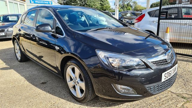 VAUXHALL Astra SRi 1.6i 16v VVT (2011) - Picture 3