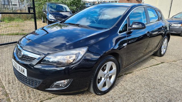 VAUXHALL Astra SRi 1.6i 16v VVT (2011) - Picture 9