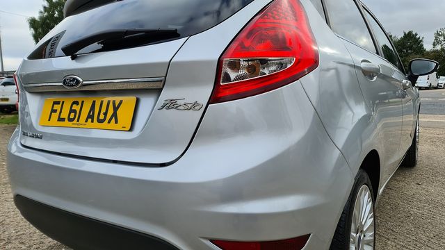 FORD Fiesta Titanium 1.6TDCi095 (2011) - Picture 14