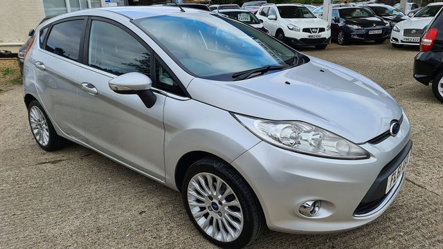 FORD Fiesta Titanium 1.6TDCi095 (2011) - Picture 3