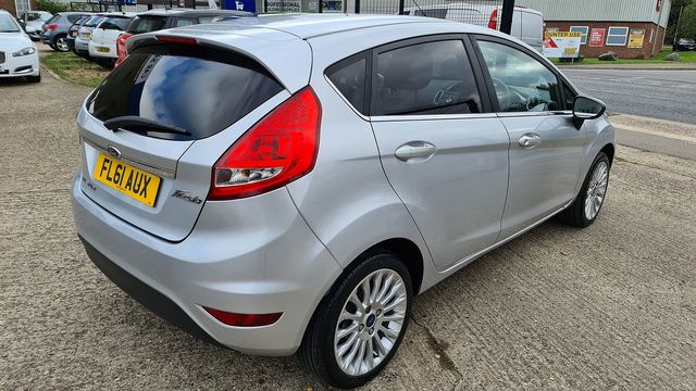 FORD Fiesta Titanium 1.6TDCi095 (2011) - Picture 5