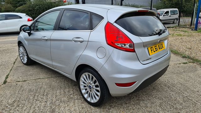 FORD Fiesta Titanium 1.6TDCi095 (2011) - Picture 7