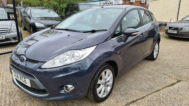 FORD Fiesta Zetec 1.4TDCi068 (2011) - Picture 12