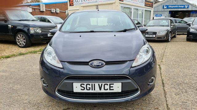 FORD Fiesta Zetec 1.4TDCi068 (2011) - Picture 2