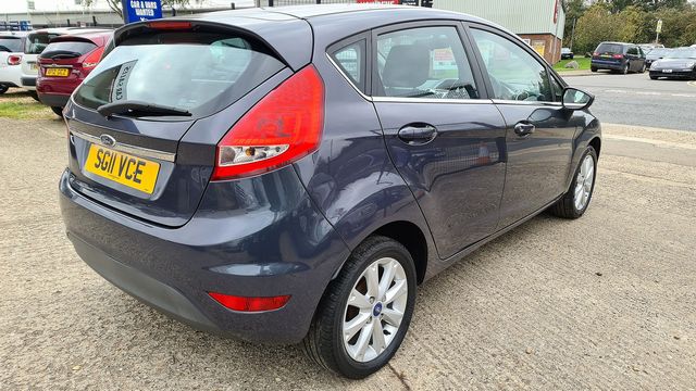 FORD Fiesta Zetec 1.4TDCi068 (2011) - Picture 5