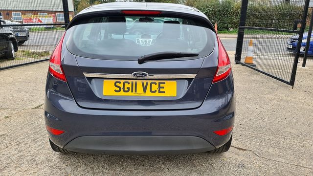 FORD Fiesta Zetec 1.4TDCi068 (2011) - Picture 6