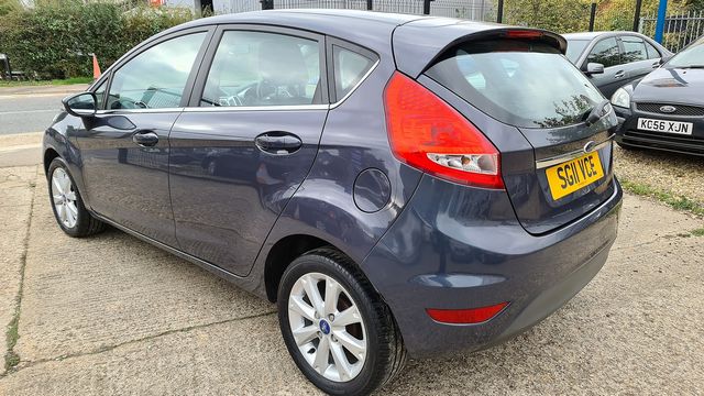 FORD Fiesta Zetec 1.4TDCi068 (2011) - Picture 7