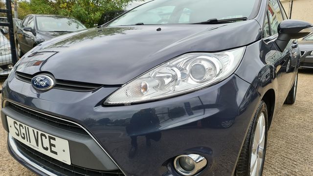 FORD Fiesta Zetec 1.4TDCi068 (2011) - Picture 8