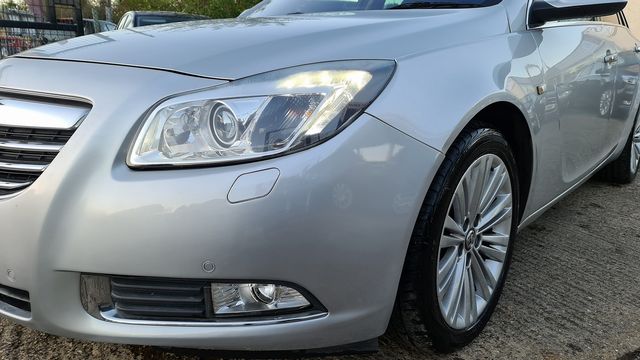 VAUXHALL Insignia Sports Tourer ELITE NAV 2.0CDTi 16v (160PS) auto (2011) - Picture 8