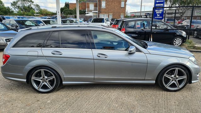 MERCEDES C-Class C 220 CDI BlueEFFICIENCY AMG Sport Auto (2012) - Picture 4