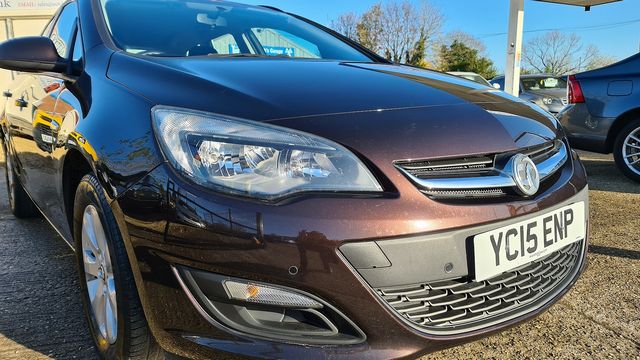 VAUXHALL Astra Sports Tourer DESIGN 1.4i 16v VVT (100PS) (2015) - Picture 12