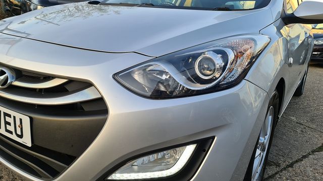 HYUNDAI i30 1.6 CRDi 110PS Blue Drive Active (2013) - Picture 10