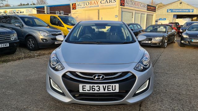 HYUNDAI i30 1.6 CRDi 110PS Blue Drive Active (2013) - Picture 2